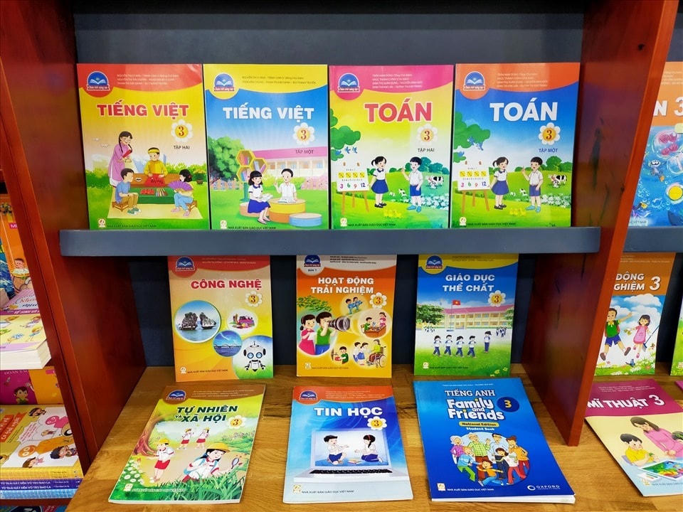 Sách giáo khoa tăng giá gấp 2-3 lần trước thềm năm học mới 2022-2023.  