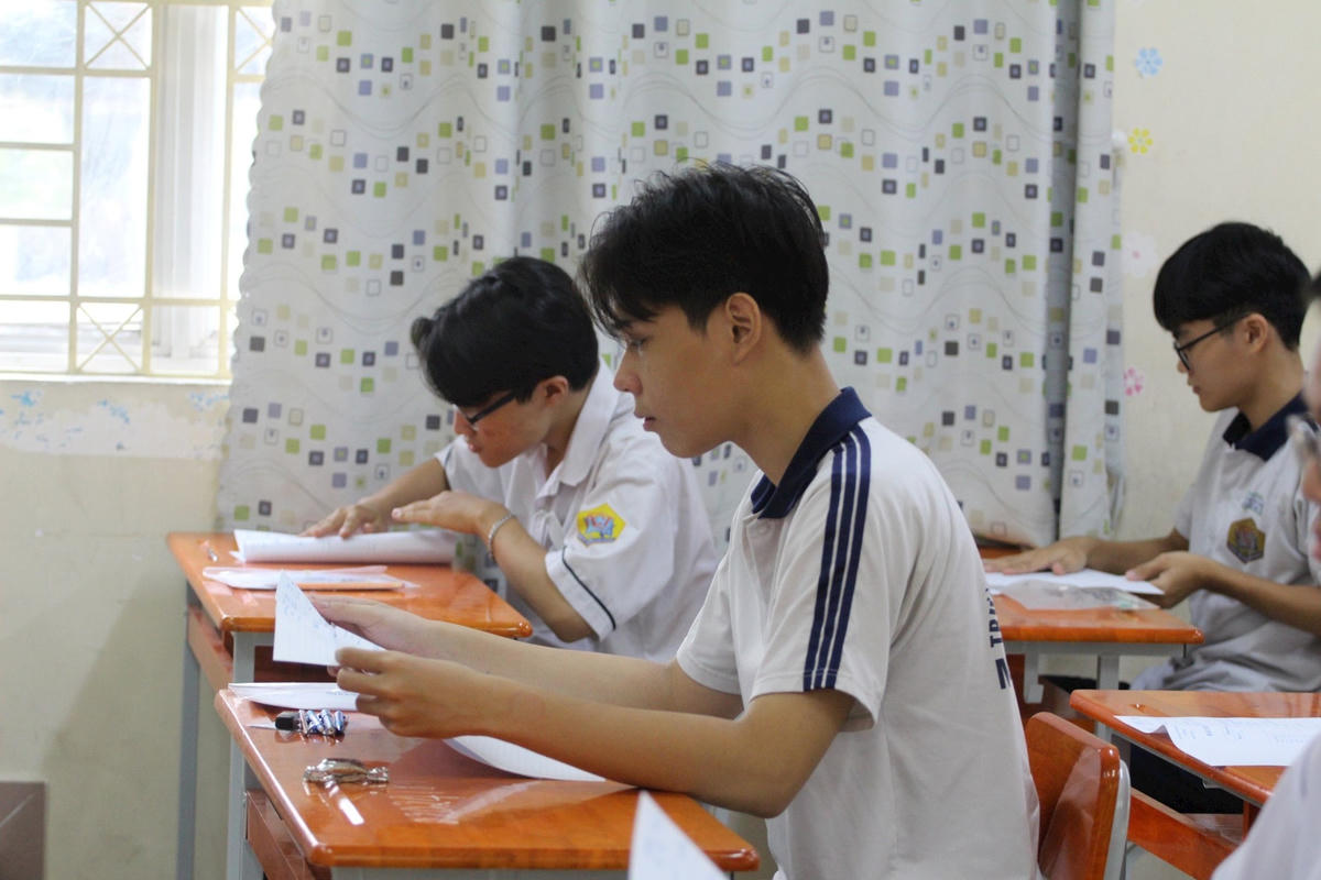 Một số phụ huynh có con em học cuối cấp mong muốn được học thêm để thi tốt.