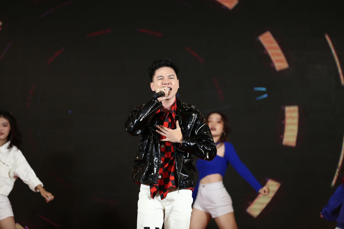 Hoàng Tôn cho rằng, dancer phải có đầy lửa nhiệt huyết, giàu năng lượng để cháy hết mình. Ảnh: Bee Comm.