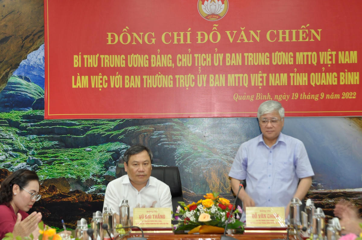 Chủ tịch UBTƯ MTTQ Việt Nam Đỗ Văn Chiến phát biểu tại buổi làm việc với Mặt trận tỉnh Quảng Bình.