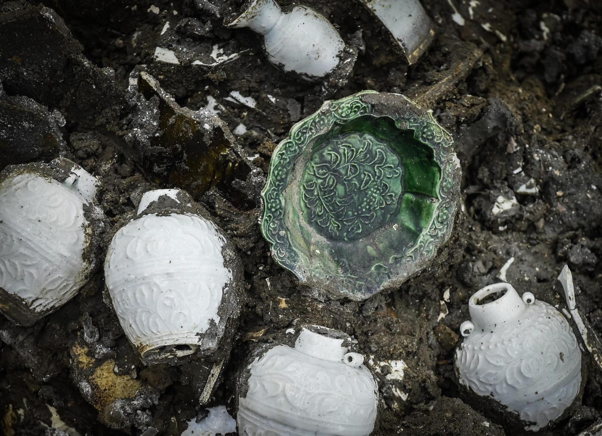 Đồ tạo tác được phát hiện trên con tàu Nam Hải số 1. Ảnh: Tân Hoa Xã.