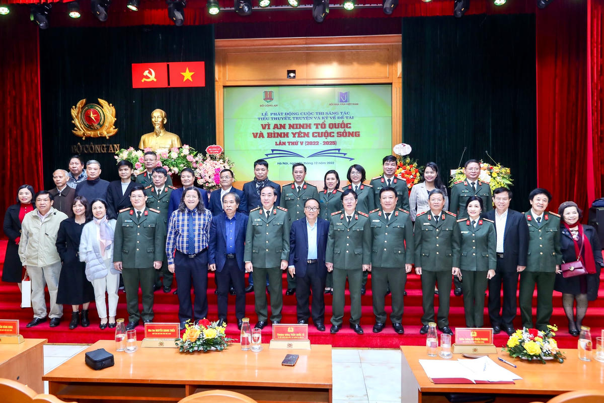 Các đại biểu dự lễ phát động.