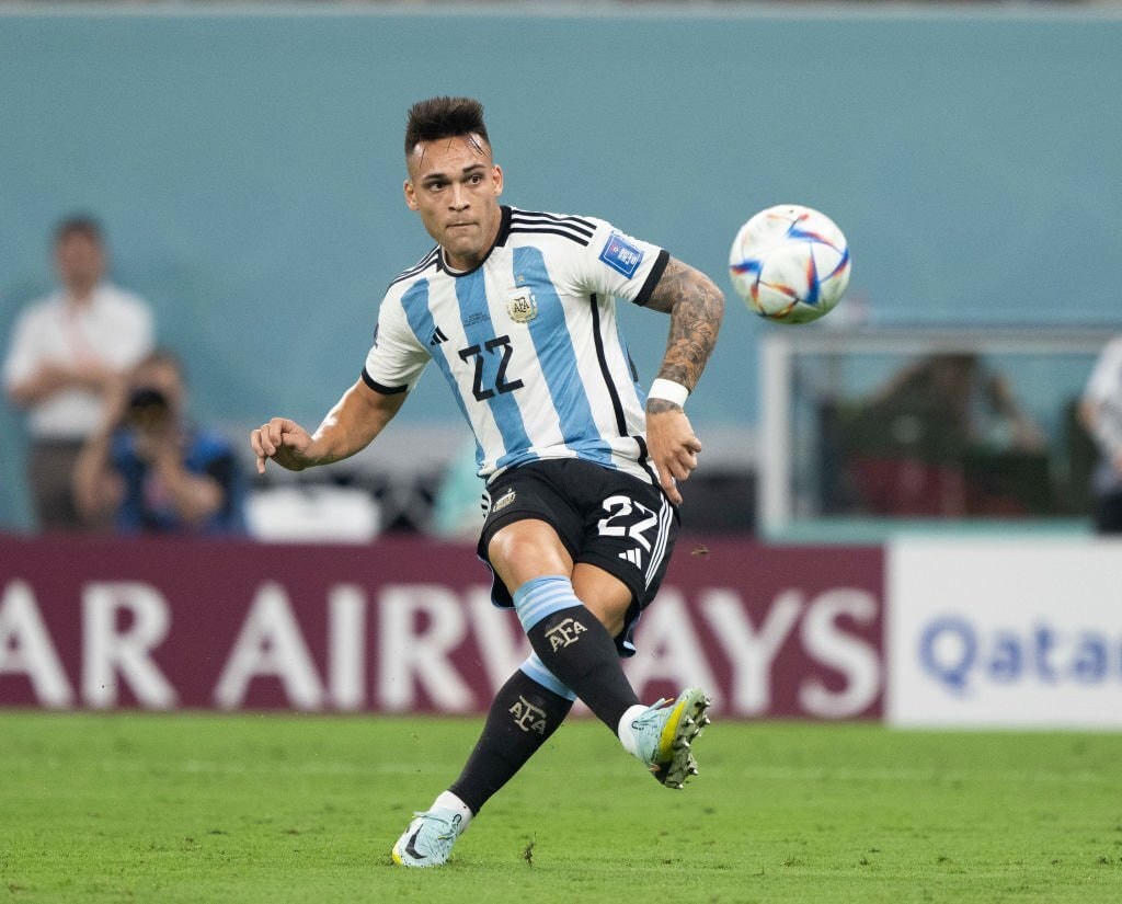 Lautaro gây thất vọng dù liên tiếp nhận cơ hội từ Messi. Ảnh: Getty.