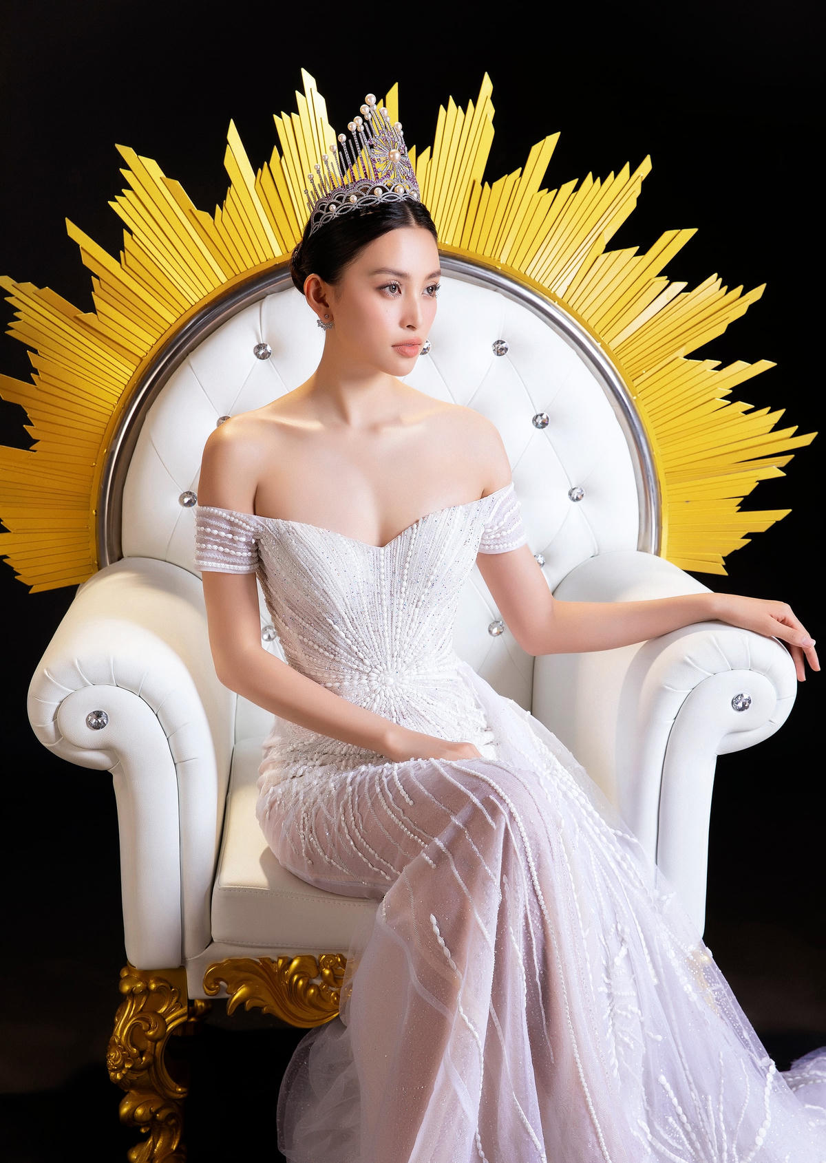 Theo đó, Tiểu Vy liên tục 2 lần thắng giải “Best Face” do tạp chí Elle bình chọn. Bên cạnh đó, nàng Hậu còn chiến thắng hạng mục “mỹ nhân của năm” 2022.