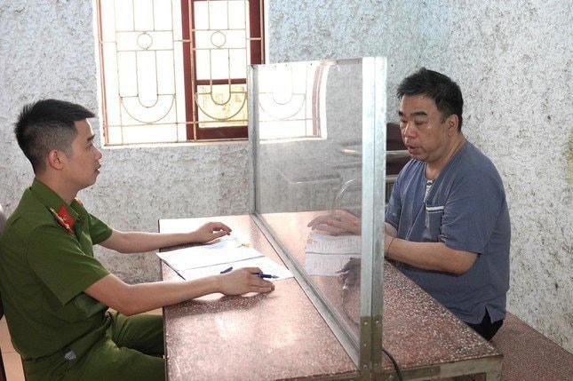 Ông Bùi Tú Cao, Giám đốc Trung tâm Văn hóa - Điện ảnh tỉnh Hòa Bình cùng 2 thuộc cấp bị khai trừ ra khỏi Đảng.
