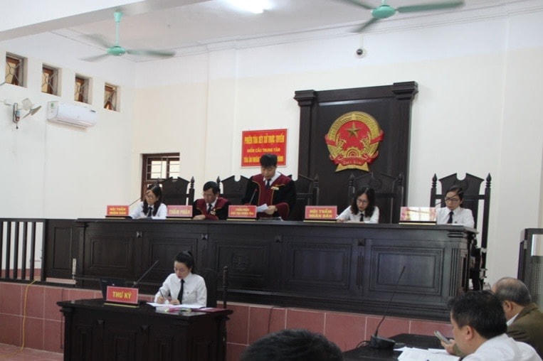 Toàn cảnh phiên tòa.
