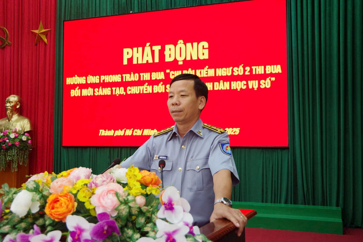 Đồng chí Nguyễn Xuân Lai, Bí thứ Đảng ủy phát biểu tại buổi lễ