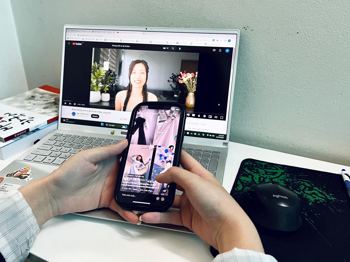 Giới trẻ dễ bị cuốn theo các xu hướng trên mạng xã hội.  