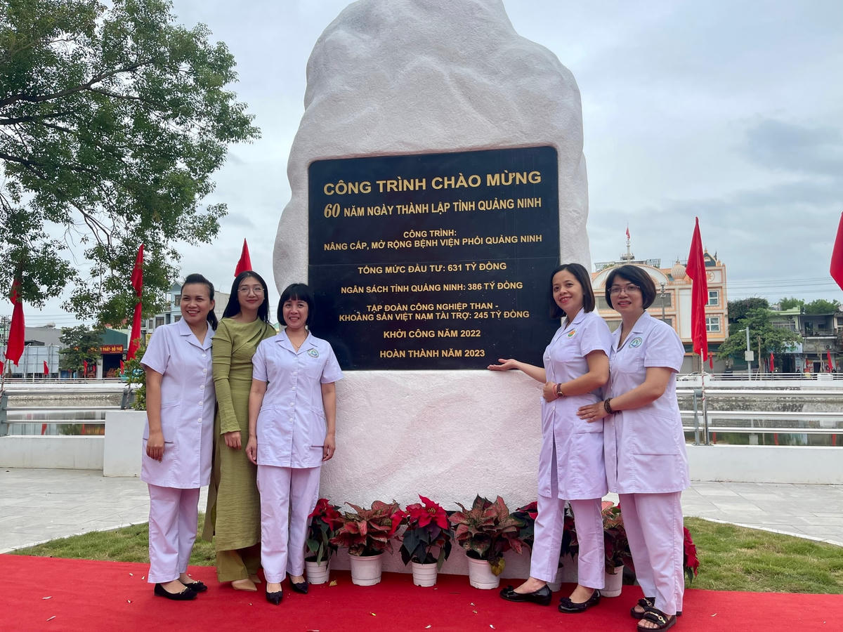 Các nhân viên y tế của Bệnh viện Phổi Quảng Ninh bày tỏ sự phấn khởi khi bệnh viện được xây dựng, mở rộng và nâng cấp.