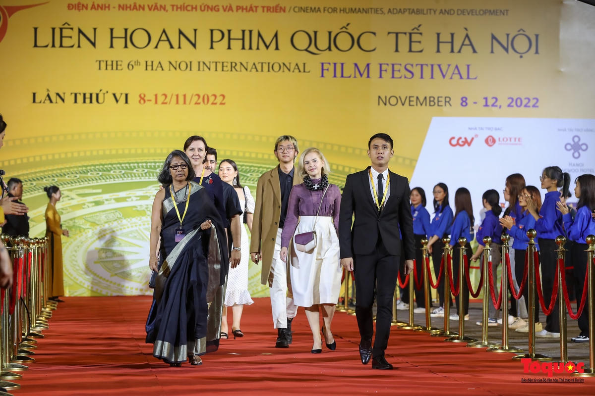 Các vị khách quốc tế tham dự Liên hoan phim.