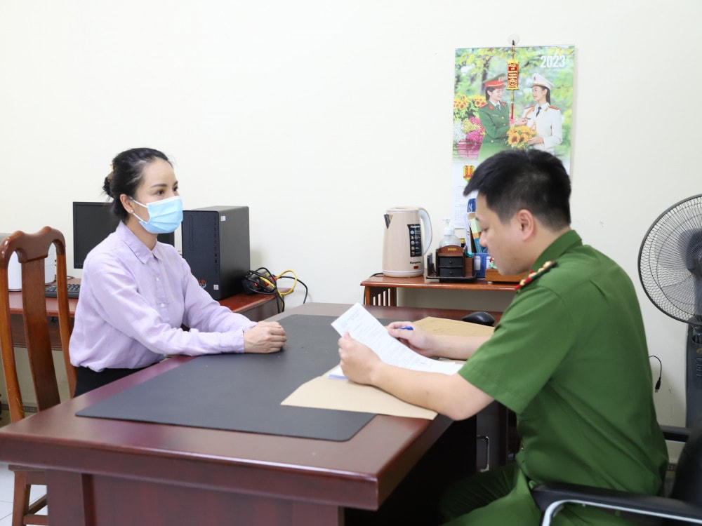Cơ quan điều tra làm việc với đối tượng Trần Thị Châu Giang.
