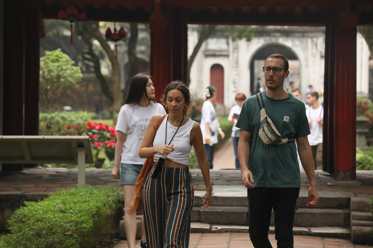 Khách du lịch quốc tế đến Việt Nam.