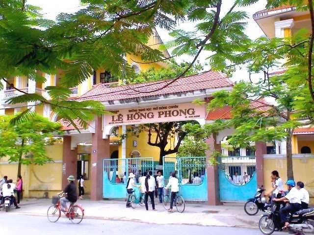 Trường THPT chuyên Lê Hồng Phong (Nam Định). 