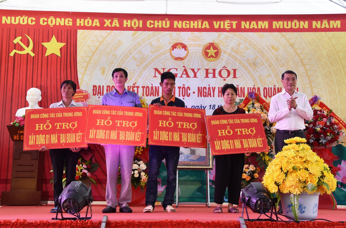Hân hoan Ngày hội Đại đoàn kết 