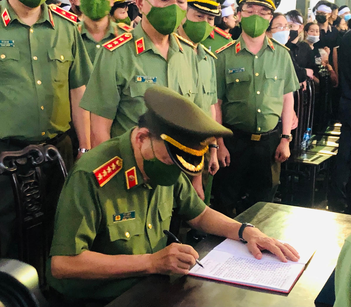 Bộ trưởng Tô Lâm ghi sổ tang...