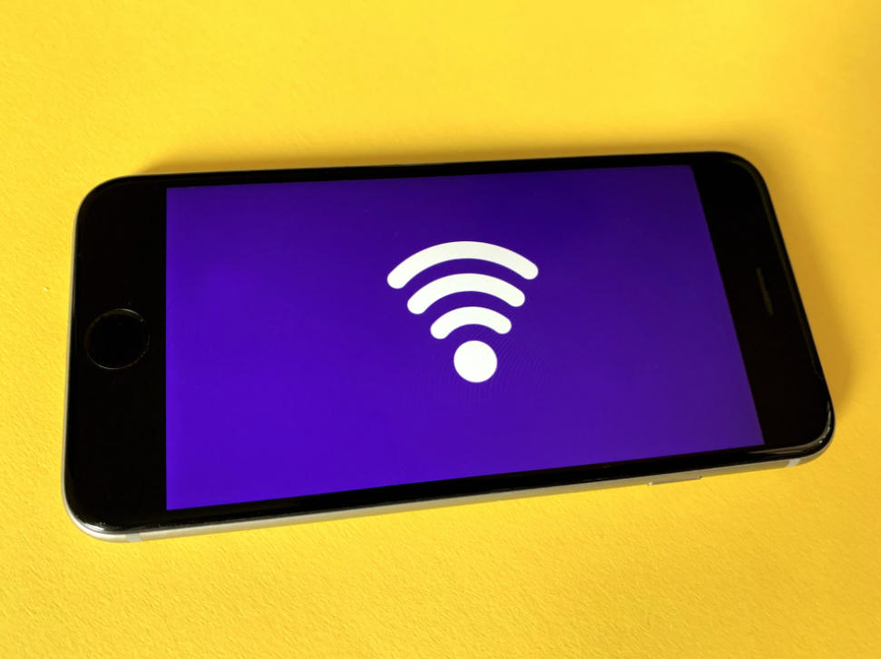 Coi chừng các dấu hiệu nguy hiểm cho thấy bộ định tuyến Wifi của bạn đã bị xâm phạm. Ảnh: Unsplash.