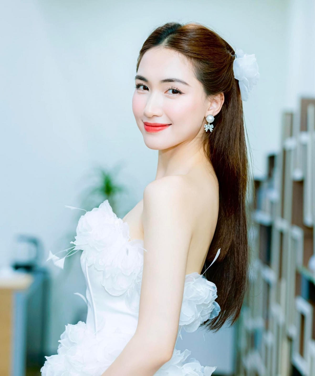 Ca sĩ Hoà Minzy bất ngờ được công bố là giám khảo của chương trình.