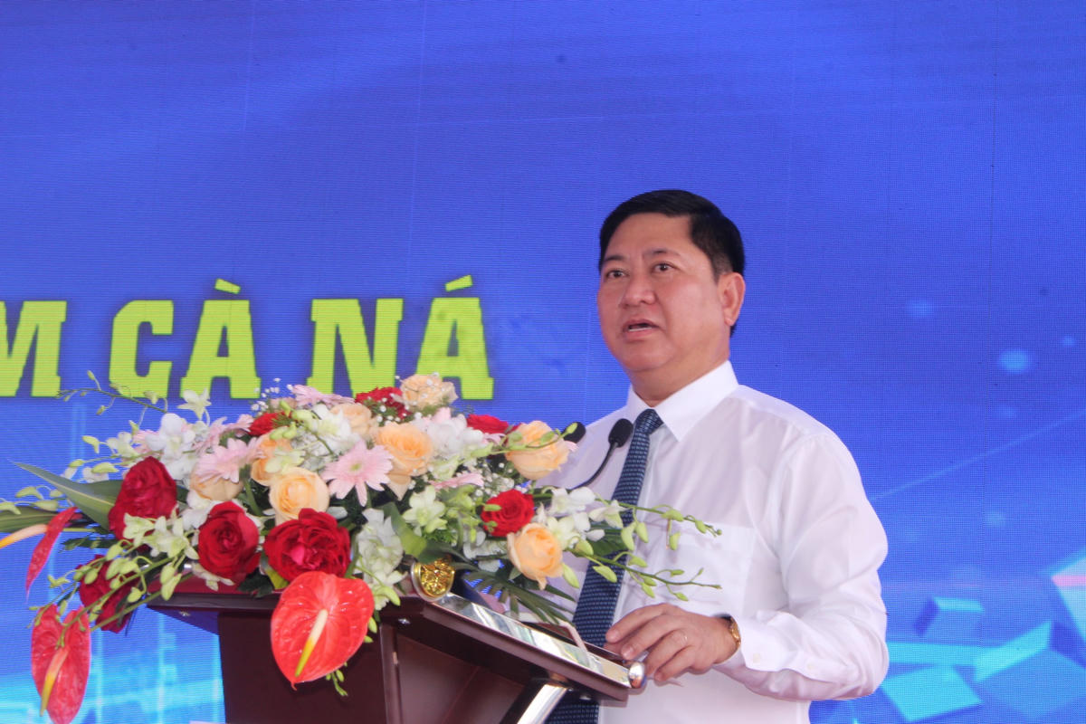 Ông Trần Quốc Nam, Phó Bí thư Tỉnh ủy, Chủ tịch UBND tỉnh, Trưởng Đoàn Quốc hội tỉnh Ninh Thuận đang phát biểu tại buổi lễ.