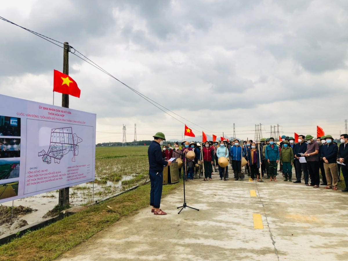 Phát huy tốt công tác dân vận khéo trong thực hiện "Cuộc vận động Dồn điền, đổi thửa xây dựng cánh đồng có diện tích lớn” tại xã Kỳ Văn, huyện Kỳ Anh. 