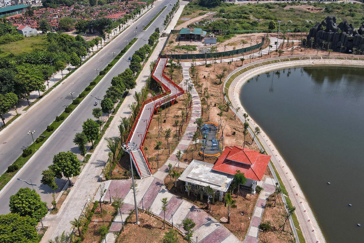 Theo ông Nguyễn Mạnh Hà, Chủ tịch Ủy ban nhân dân quận Long Biên, công viên được đánh giá là đẹp, hiện đại bậc nhất quận Long Biên, với hệ thống chiếu sáng, tiện ích, thông minh.