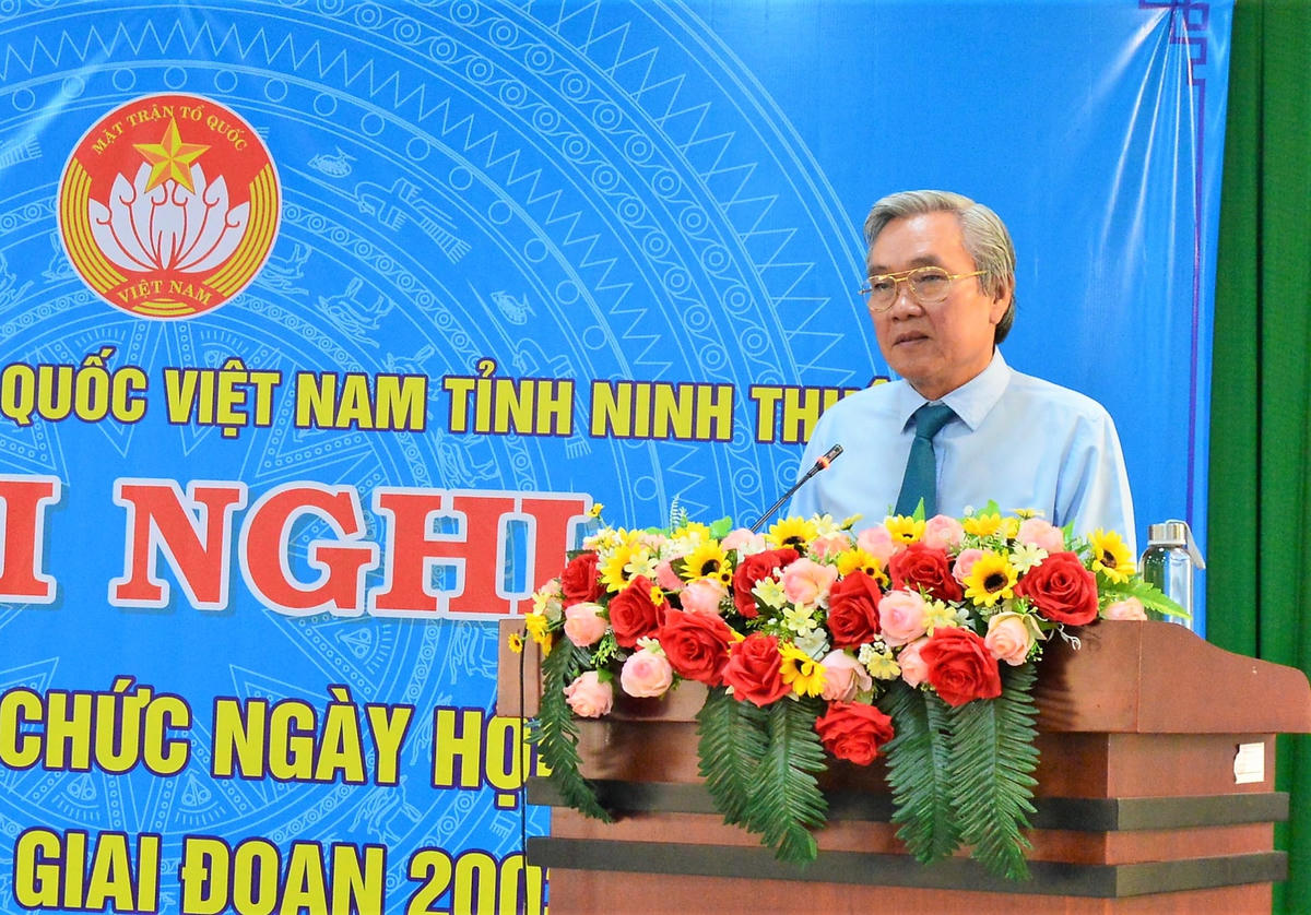  Ông Lê Văn Bình, Chủ tịch Ủy ban MTTQ Việt Nam tỉnh Ninh Thuận, phát biểu tại hội nghị.