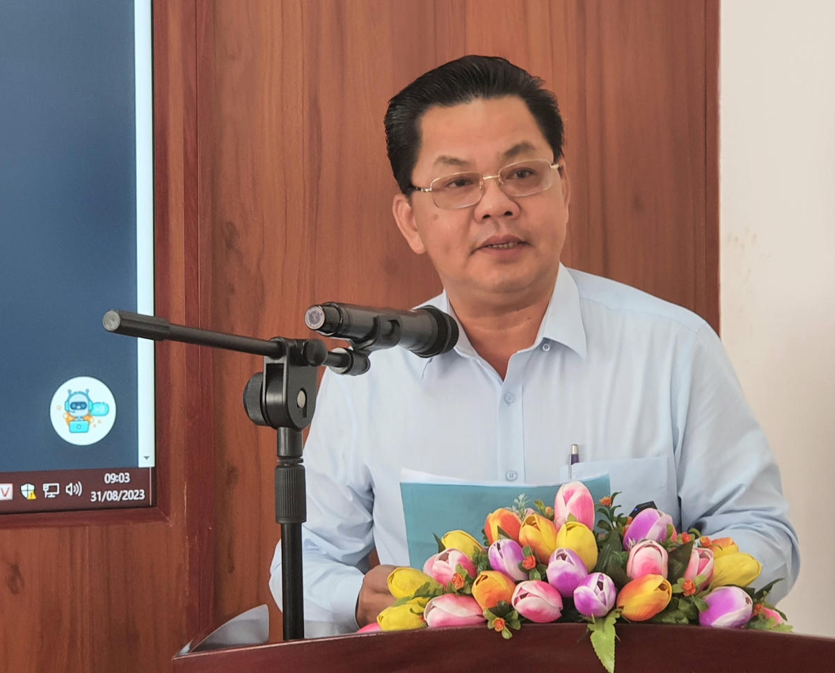 Ông Lâm Danh Nhân, Phó giám đốc Sở Thông tin và Truyền thông Bạc Liêu phát biiểu tại lễ bàn giao và đưa vào vận hành Trung tâm giám sát, điều hành đô thị thông minh Bạc Liêu .