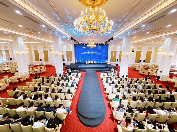 Danko Plaza có sức chứa hơn 1.000 người.