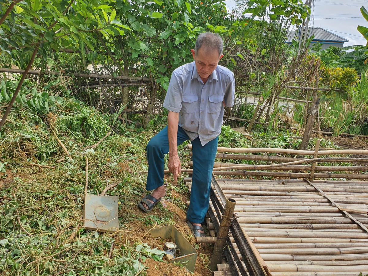 Người dân xóm Ngù, xã Hiền Lương (huyện Đà Bắc, Hòa Bình) phản ánh đường ống dẫn nước và đồng hồ bị hư hỏng do từ lâu không có nước sạch dùng.
