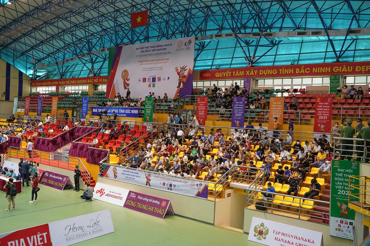 Kịch tính võ sĩ kickboxing Việt Nam đấm bay mũ đối thủ tại SEA Games 31