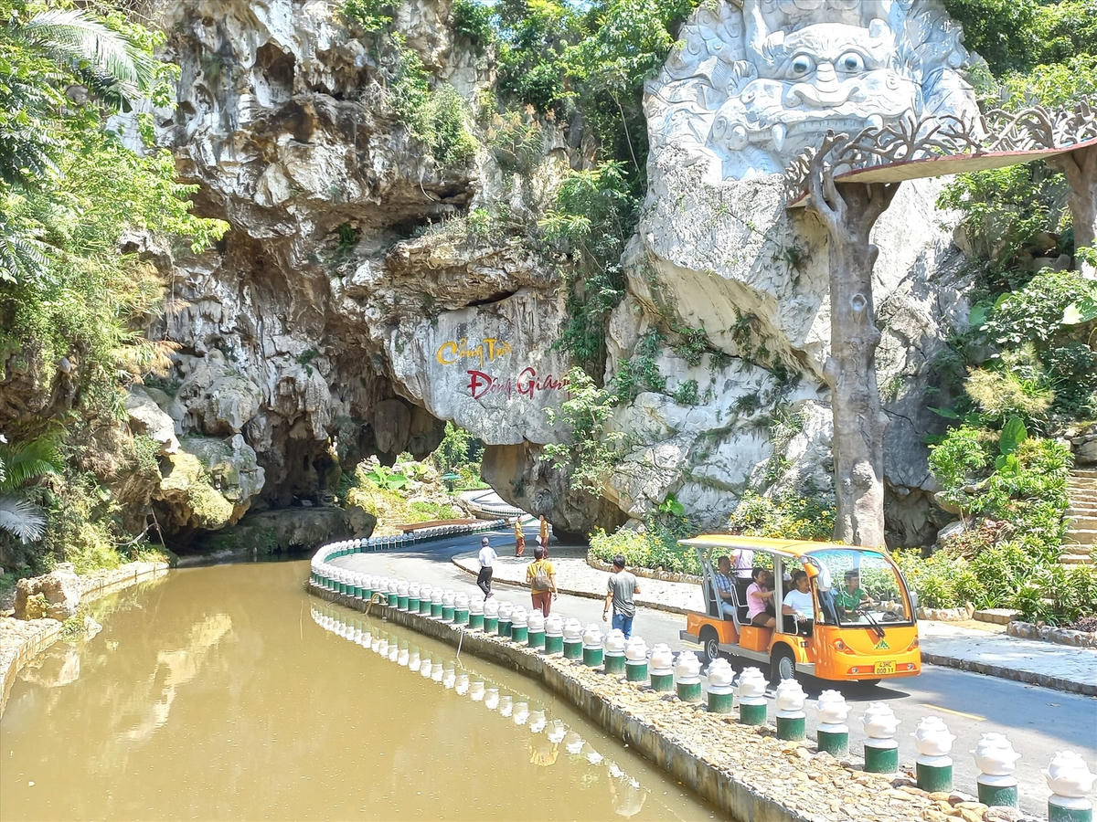 Một góc Khu du lịch sinh thái Cổng trời Đông Giang.