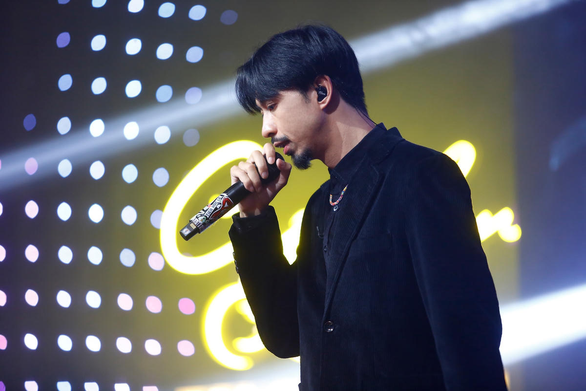 Tại "Cuộc hẹn cuối tuần", Đen Vâu thừa nhận có lúc chông chênh muốn bỏ Rap. 