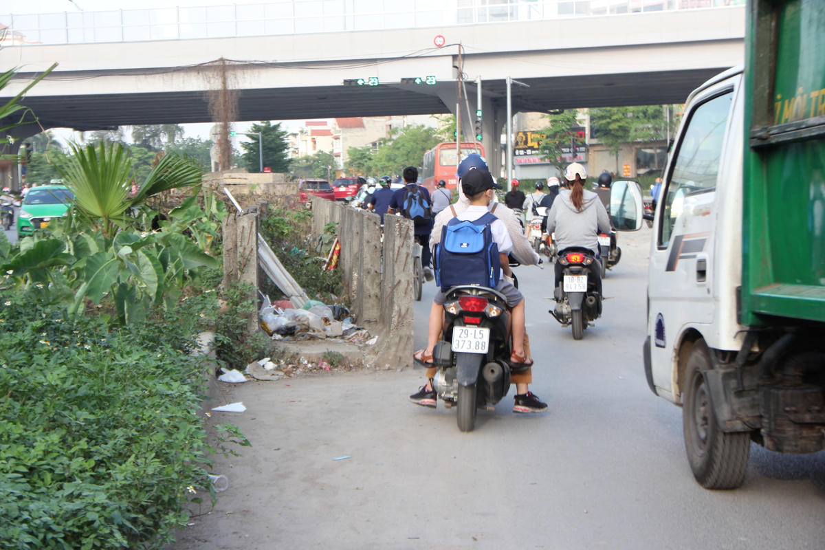 Hà Nội: Ùn tắc triền miên tại 'nút thắt' ngã ba chợ Tân Xuân