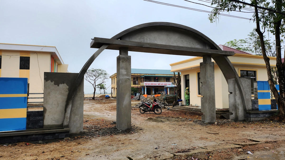 Gần 300 học sinh tại trường Mầm non Đông Quang chưa thể trở lại học vì không có chỗ học tập.