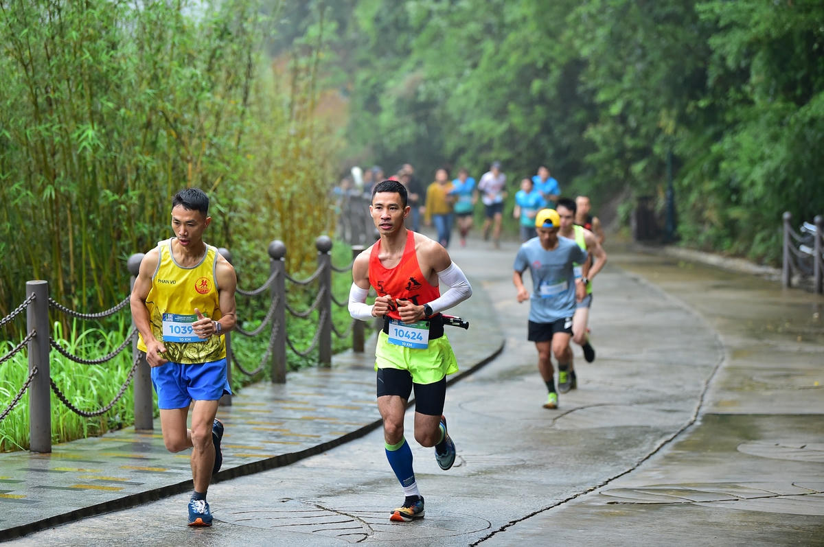 VPBank Bac Giang International Marathon 2023: 2.000 VĐV hoàn thành 'Bước chạy tới đỉnh thiêng'