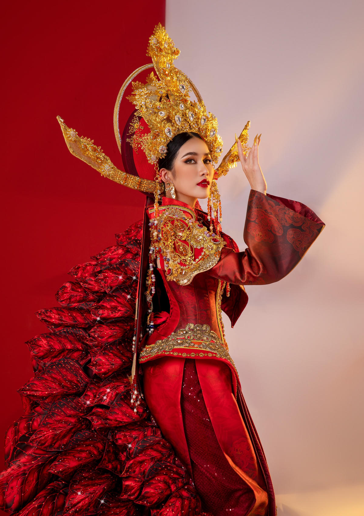 Bộ trang phục vừa làm toát lên vẻ đẹp ngoại hình, lẫn tri thức của Á hậu Phương Anh. 
