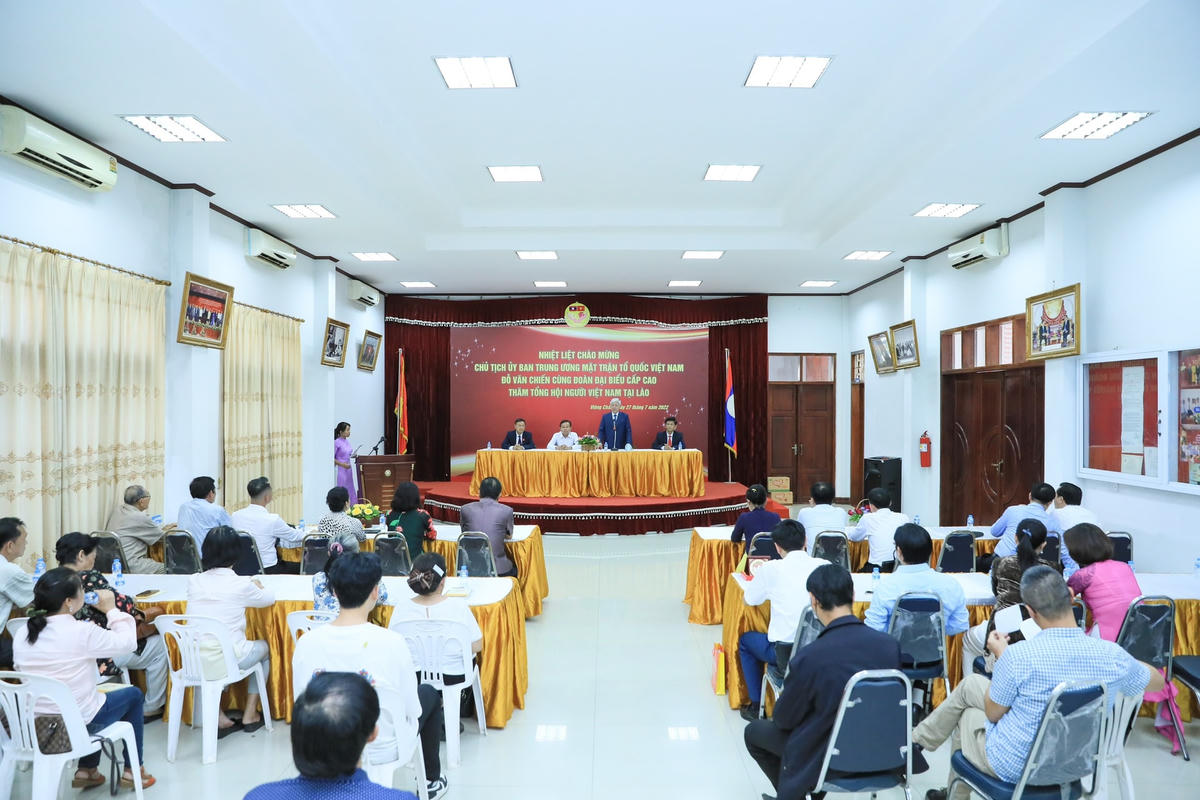 Mỗi người Việt tại Lào là một sứ giả của tình đoàn kết