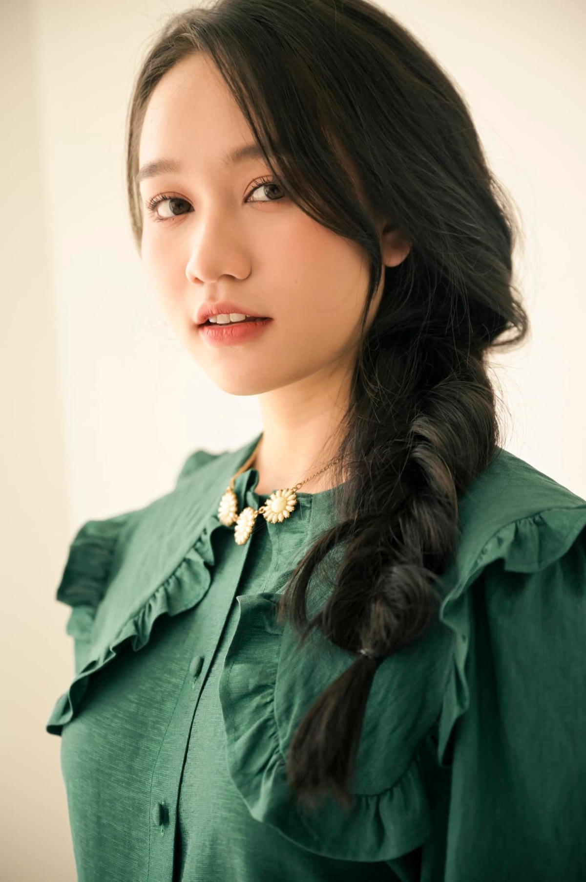 Hai năm qua, cô bỗng nhiên vắng bóng trên màn ảnh. 