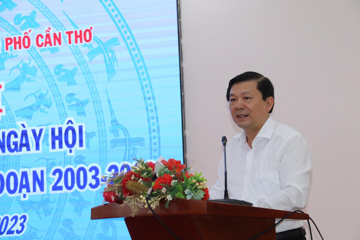 Phó Chủ tịch Nguyễn Hữu Dũng phát biểu tại Hội nghị.