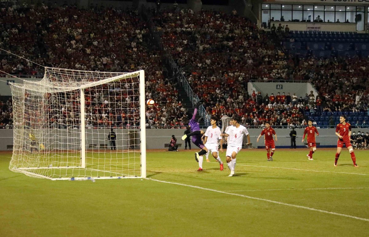 Đội tuyển bóng đá nữ Việt Nam vượt qua Myanmar, giành vé vào chung kết SEA Games 31.