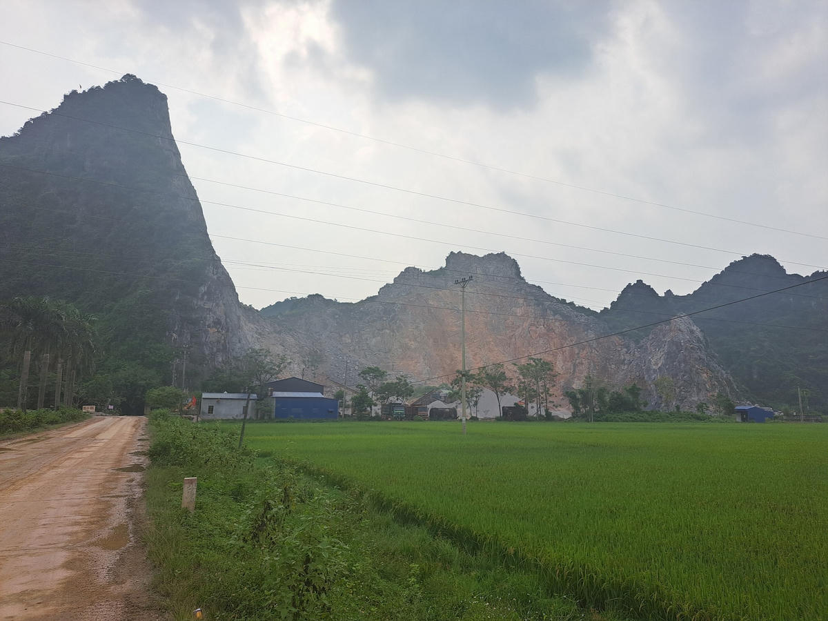 Mỏ đá Minh Thành, nơi xảy ra vụ tai nạn lao động khiến 1 công nhân tử vong.