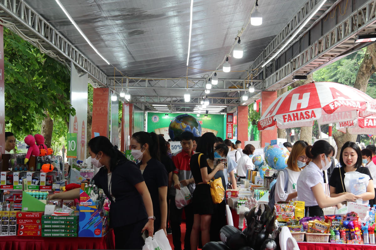 Hội Sách Hà Nội 2022 thu hút đông đảo độc giả 