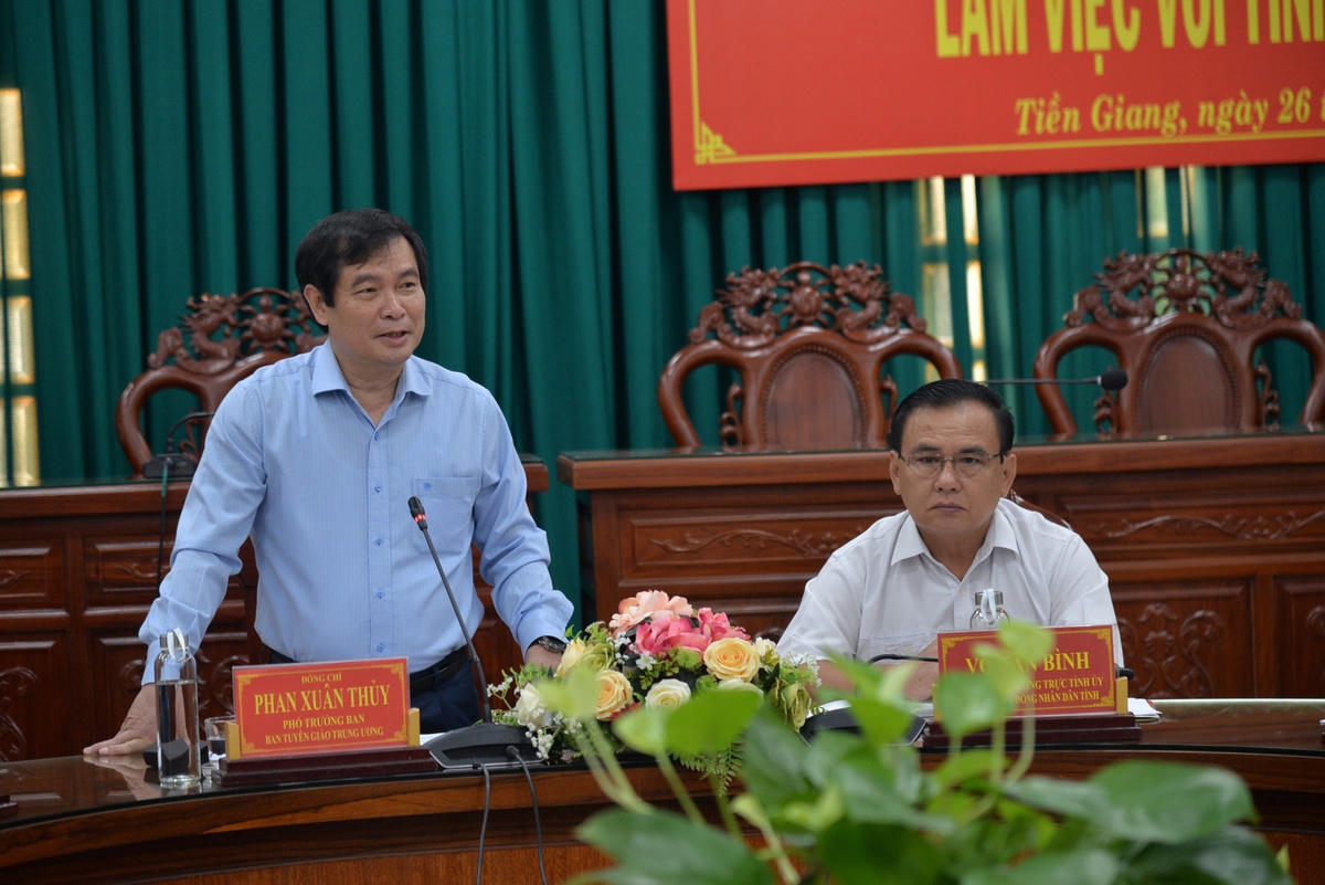 Phó Trưởng Ban Tuyên giáo Trung ương Phan Xuân Thuỷ phát biểu tại buổi làm việc.