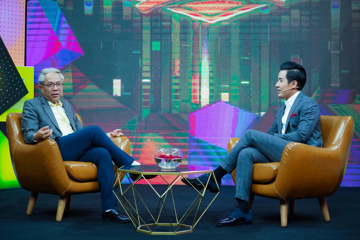 Trong cuộc trò chuyện với MC Nguyên Khang, nghệ sĩ hài Trung Dân lần lượt nhớ về những vai diễn để đời. 