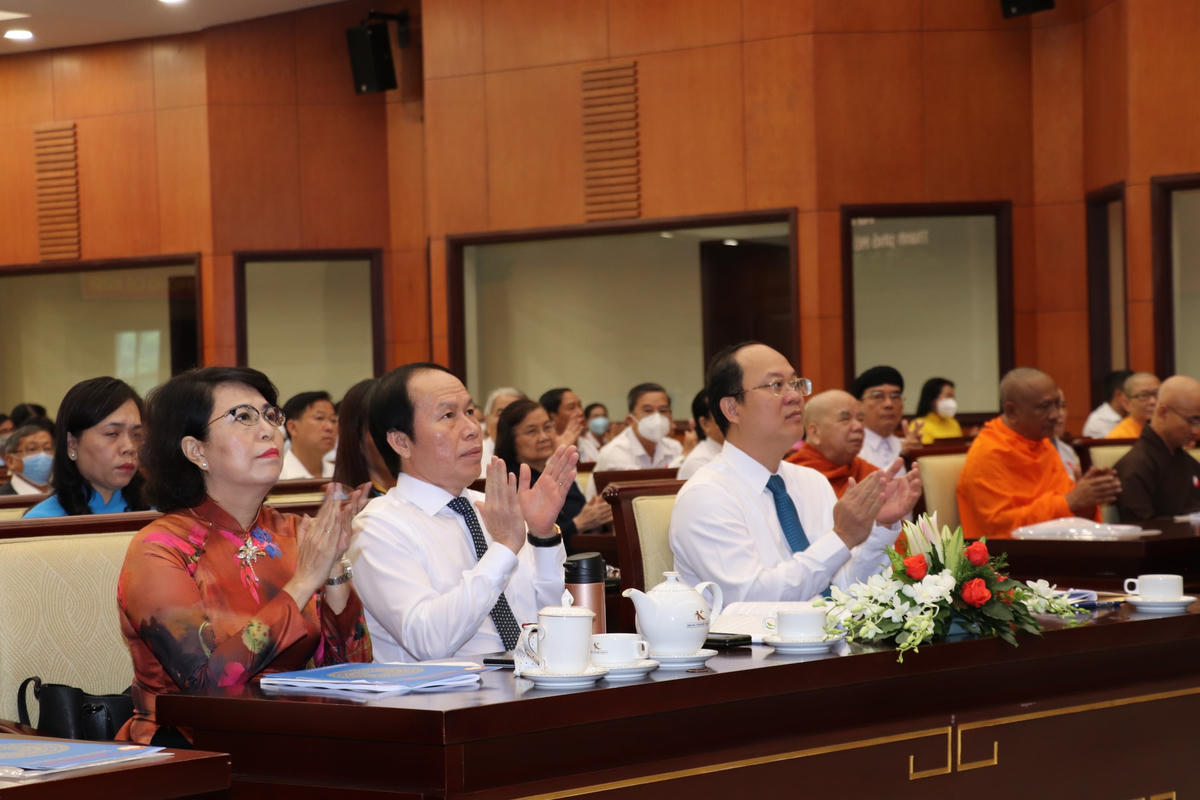 Chủ tịch UBTƯ MTTQ Việt Nam Đỗ Văn Chiến và Phó Chủ tịch, Tổng Thư ký UBTƯMTTQ Việt Nam tại hội nghị.