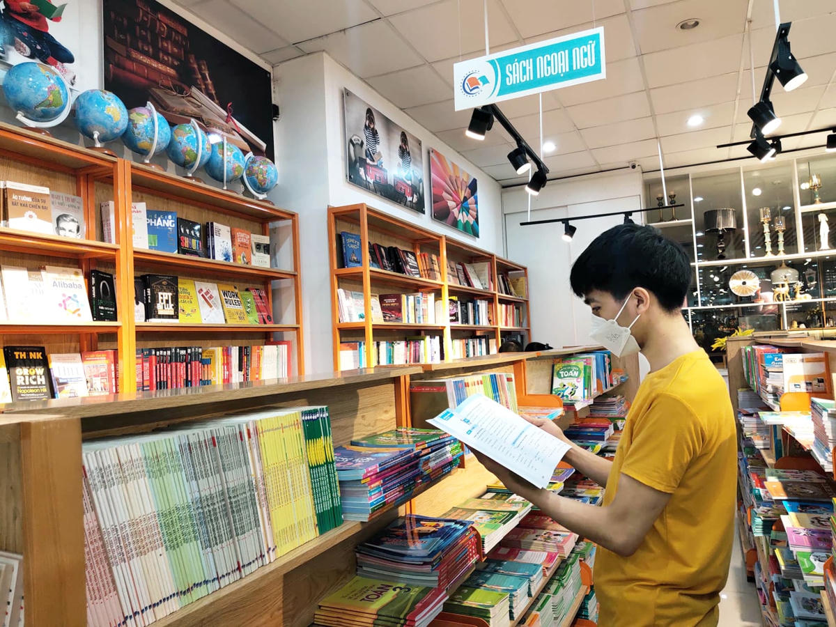 Sách giáo khoa là vấn đề đang được dư luận quan tâm.