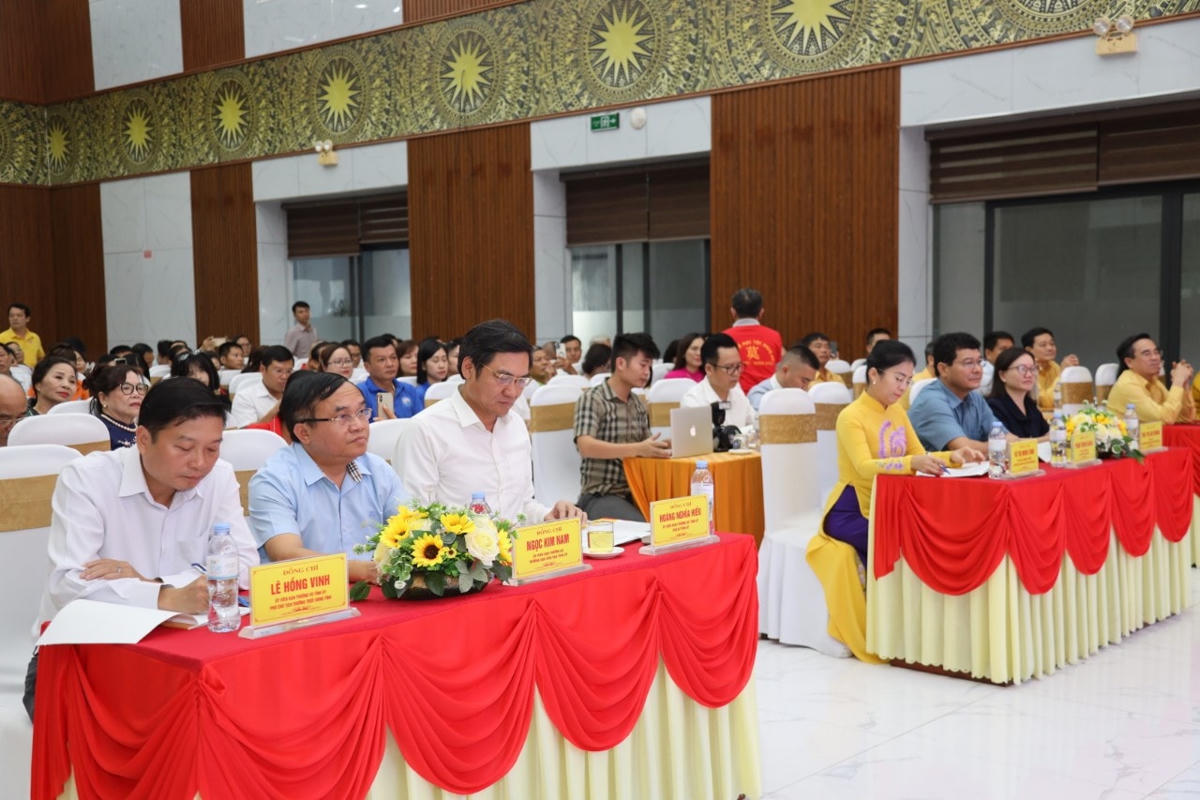 Lãnh đạo tỉnh Nghệ An tham dự hội nghị. Ảnh: Điền Bắc