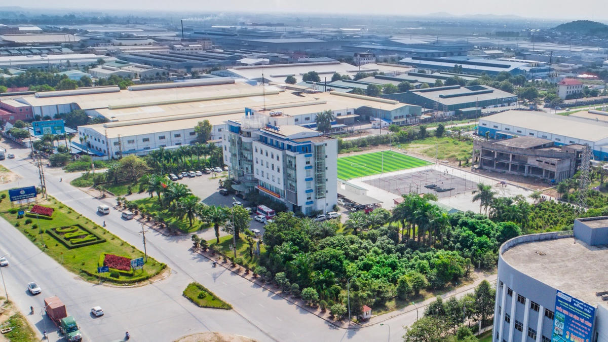 Bất động sản công nghiệp được coi là điểm sáng của bức tranh thị trường bất động sản với tỷ lệ lấp đầy của các khu công nghiệp trên cả nước gia tăng. Ảnh: Quang Vinh.