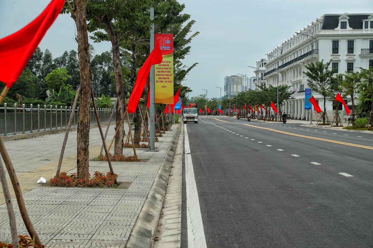 Cho tới nay, con đường đã được hoàn thiện, từng khu nhà đã được sửa sang, sẵn sàng kinh doanh, mua bán. 