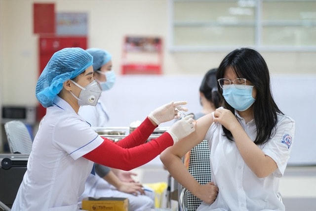 Tiêm vaccine ngừa Covid-19. Ảnh: VGP.