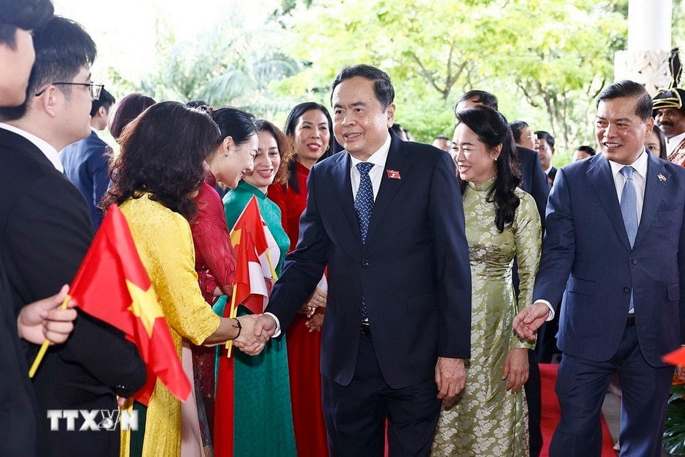TTXVN_0112 Chu tich Quoc hoi tham Singapore 8.jpg